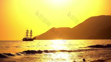 日落安塔利亚火鸡航行船巡航海明亮的夏天日落海滩静态超高定义长拍摄